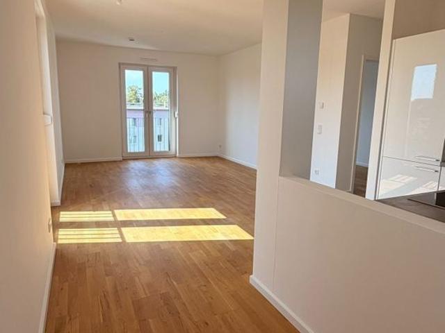 Großzügige 4 Zimmer Wohnung mit 2 Bädern und sonniger Terrasse