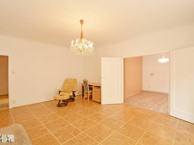 Großzügige 4 Zimmer Wohnung mit 2 Balkonen und hochwertiger Ausstattung in zentraler Lage!