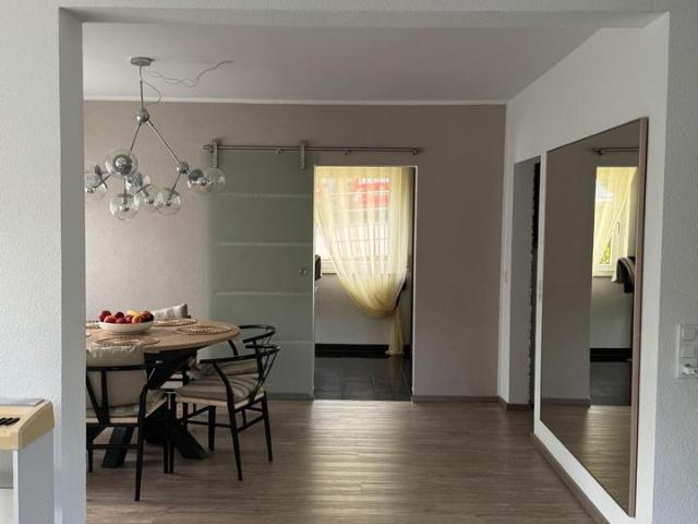 Grosszügige 4 Zimmer Wohnung mit 2 Balkonen