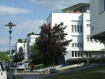 Großzügige 4 Zimmer Wohnung mit Terrasse!
