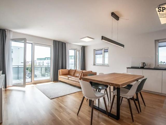 Großzügige 4 Zimmer Wohnung mit zwei Bädern in Unterhaching