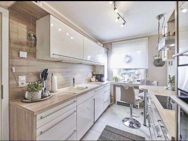 Großzügige 4 Zimmer Wohnung mit zwei Balkonen, Einbauküche und großem Garten in Waldesch