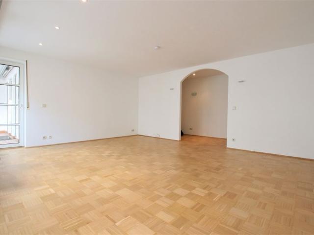 Großzügige 4 Zimmer Wohnung mit zwei Balkonen in Darmstadt / Mitte