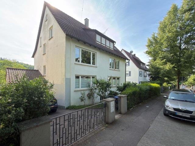 Großzügige 4 Zimmer Wohnung mit zwei Balkonen