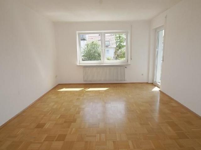 Großzügige 4 Zimmer Wohnung mit Balkon