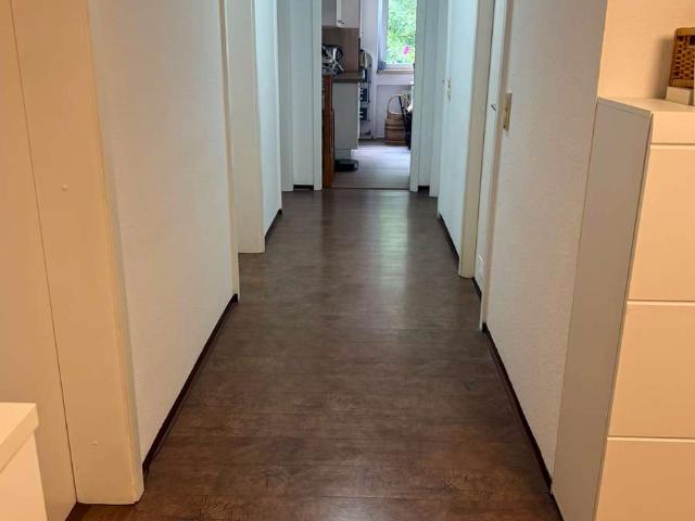 Großzügige 4 Zimmer Wohnung mit Balkon