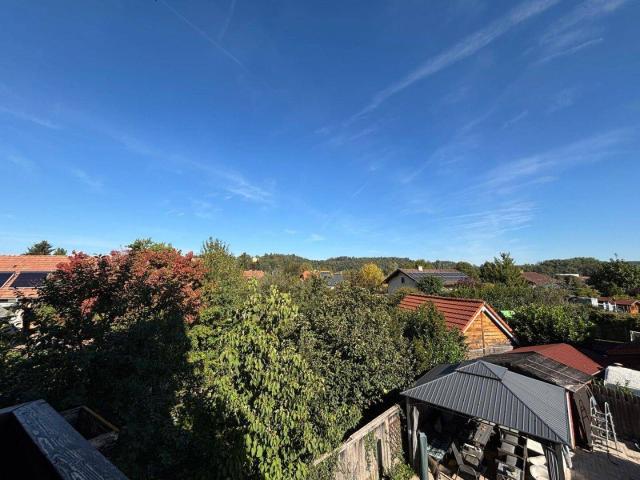 Großzügige 4 Zimmer Wohnung mit Balkon