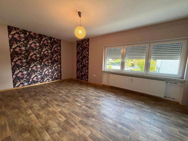 Großzügige 4 Zimmer Wohnung mit Balkon in Pohlheim Watzenborn