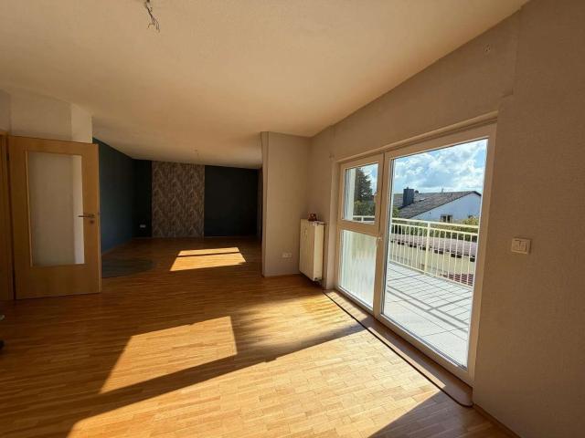 Großzügige 4 Zimmer Wohnung mit Balkon in Pohlheim Watzenborn