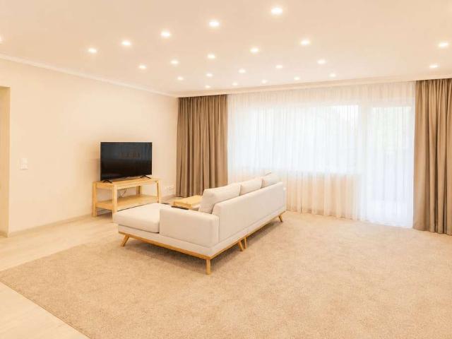 Großzügige 4 Zimmer Wohnung mit Balkon & sonniger Terrasse in Baden Baden/ Oos