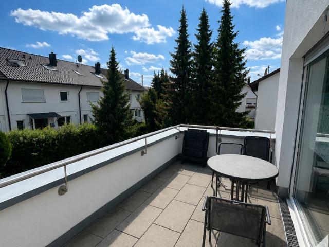 Großzügige 4 Zimmer Wohnung mit Balkon & Wohlfühlcharakter!