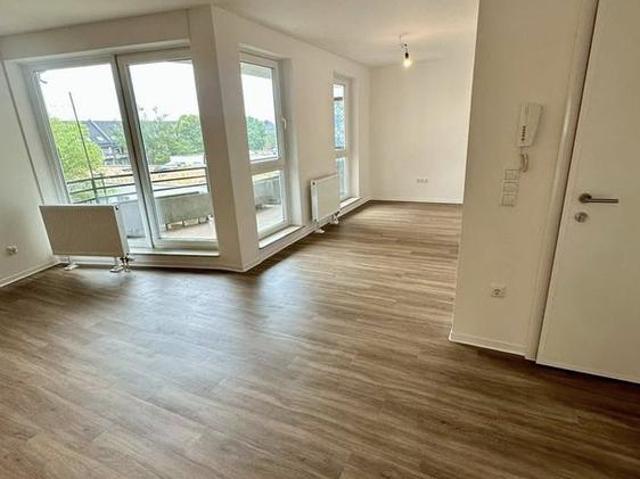Großzügige 4 Zimmer Wohnung mit ca. 105 m², Balkon, 2 Bädern, Aufzug und Garage