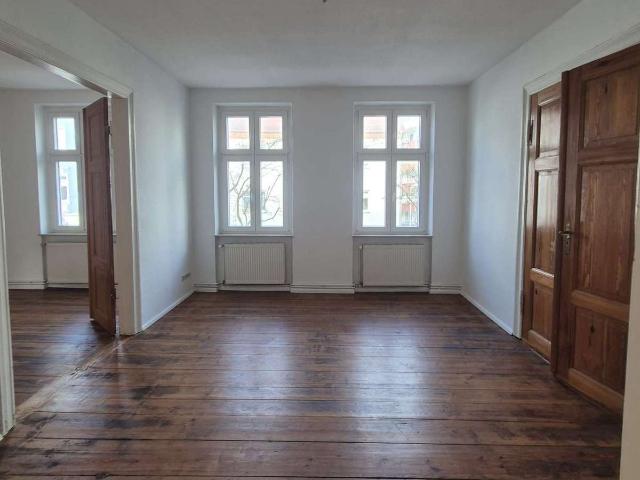 Großzügige 4 Zimmer Wohnung mit Flügeltüren und Dielenboden