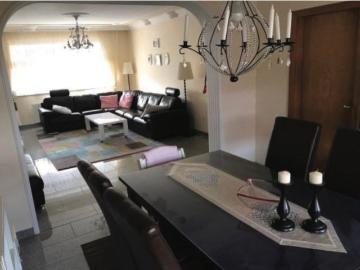 Großzügige 4 Zimmer Wohnung mit Garten