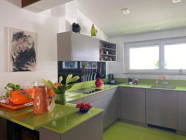 Großzügige 4 Zimmer Wohnung mit Garten und Hauscharakter