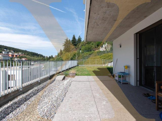Großzügige 4 Zimmer Wohnung mit heller Terrasse und Eigengarten in Lichtenberg zu vermieten!