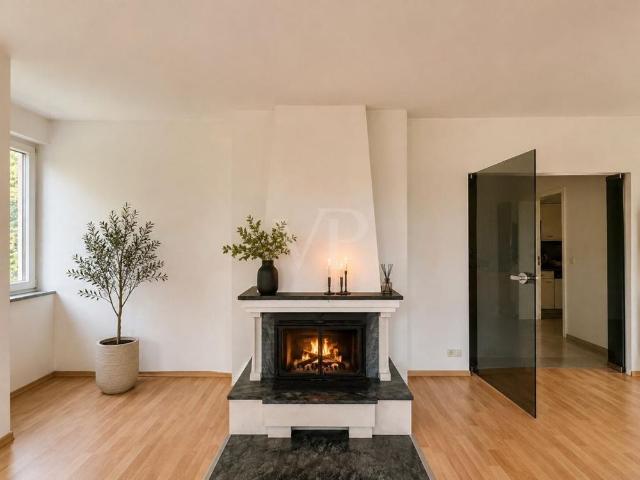 Großzügige 4 Zimmer Wohnung mit Kamin, zwei Bädern und sonnigem Balkon in Rahnsdorf