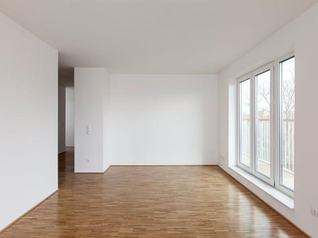 Großzügige 4 Zimmer Wohnung mit langem Balkon – ideal für Paare & Familien im 4. Obergeschoss
