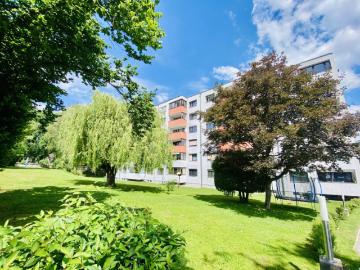 Großzügige 4 Zimmer Wohnung mit Loggia, Garage und Traum Ausblick