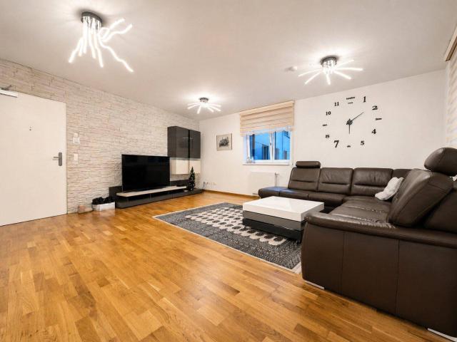 Großzügige 4 Zimmer Wohnung mit Loggia im 5. Stock