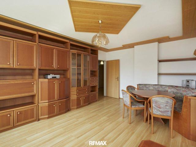 Großzügige 4 Zimmer Wohnung mit Loggia in ruhiger Lage