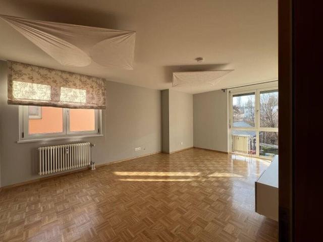 Großzügige 4 Zimmer Wohnung mit Loggia & Tiefgarage