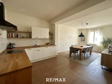 Großzügige 4 Zimmer Wohnung mit Renovierungsbedarf in zentraler Lage in Klagenfurt, geeignet für Familien oder WG´s