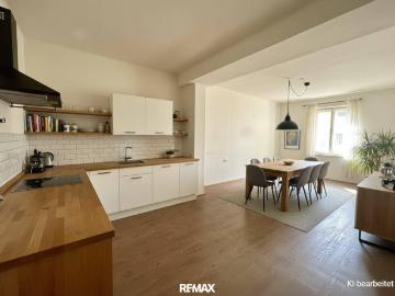 Großzügige 4 Zimmer Wohnung mit Renovierungsbedarf in zentraler Lage in Klagenfurt, geeignet für Familien oder WG´s