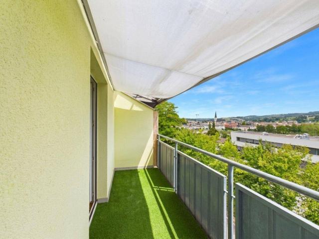 Großzügige 4 Zimmer Wohnung mit sensationeller Aussicht zu verkaufen