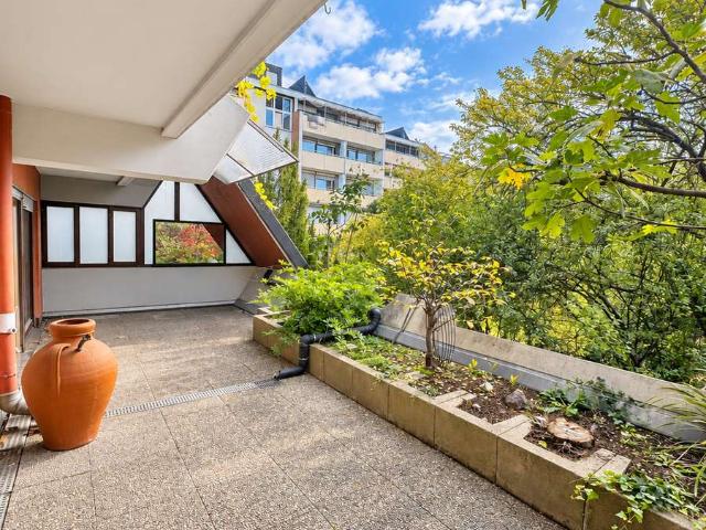 Großzügige 4 Zimmer Wohnung mit Süd West Terrasse, Aufzug und Stellplatz – in der Ost Stadt!