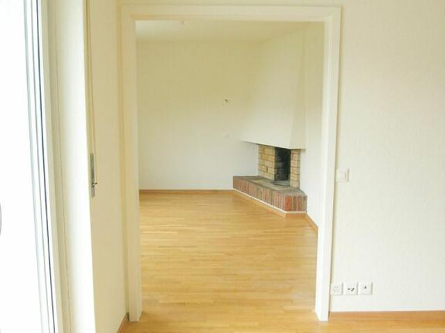 Grosszügige 4 Zimmer Wohnung an zentraler Lage