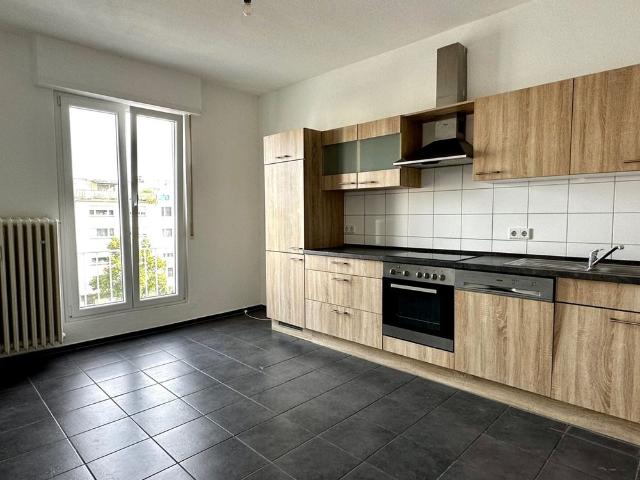 Großzügige 4 Zimmer Wohnung City Lage