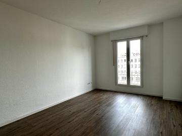 Großzügige 4 Zimmer Wohnung City Lage