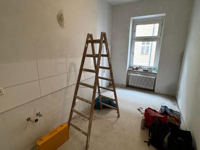 Großzügige 3,5 Zimmer Wohnung im Altbau ab sofort!