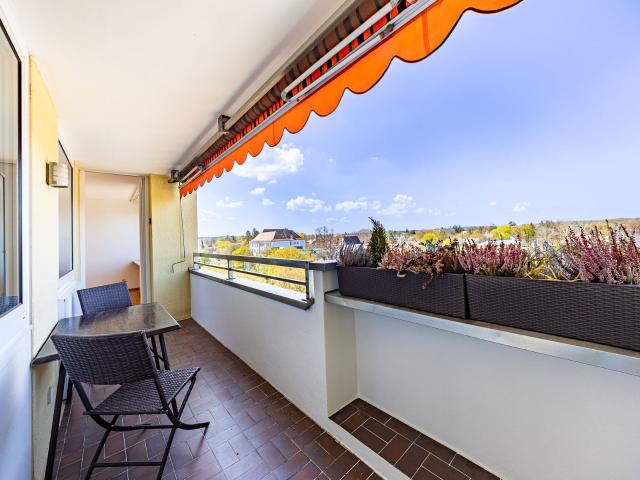 Großzügige 4 Zimmer Wohnung im 5. Obergeschoss mit Aufzug und Balkon in Planegg!