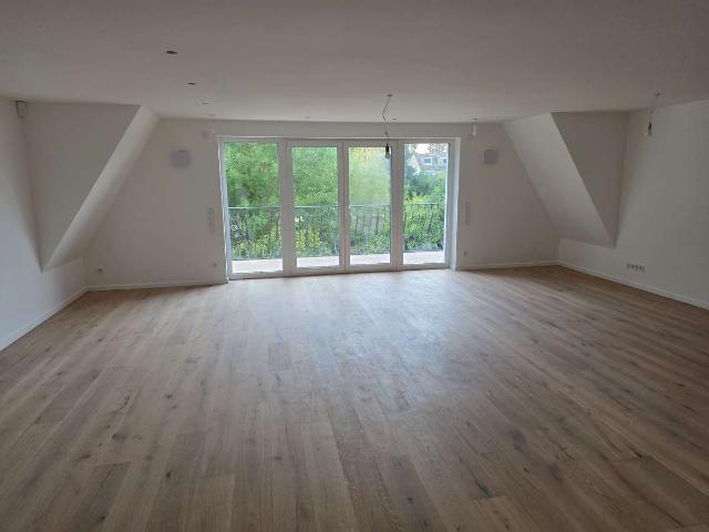 Großzügige 4 Zimmer Wohnung in Köln Rondorf mit Küche Erstbezug nach energetischer Kernsanierung