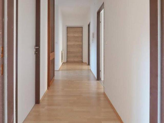 Großzügige 4 Zimmer Wohnung in ruhiger Lage mit eigenem Stellplatz