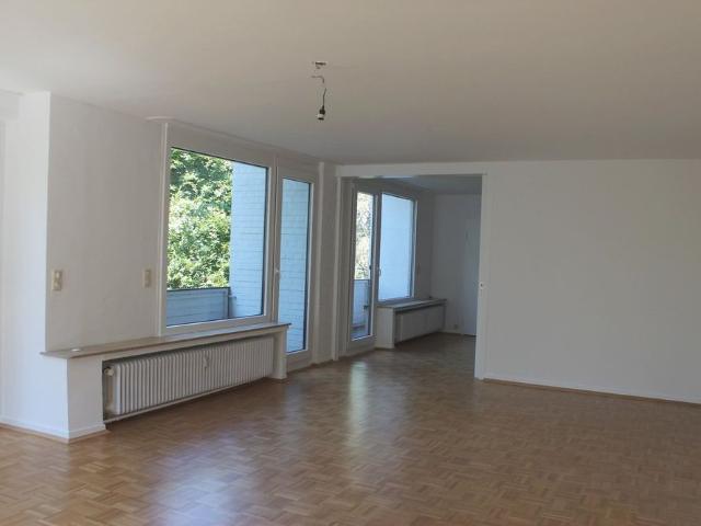 Großzügige 4 Zimmer Wohnung in ruhiger Umgebung!