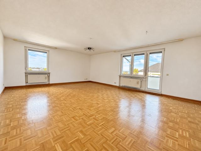 Großzügige 4 Zimmer Wohnung.