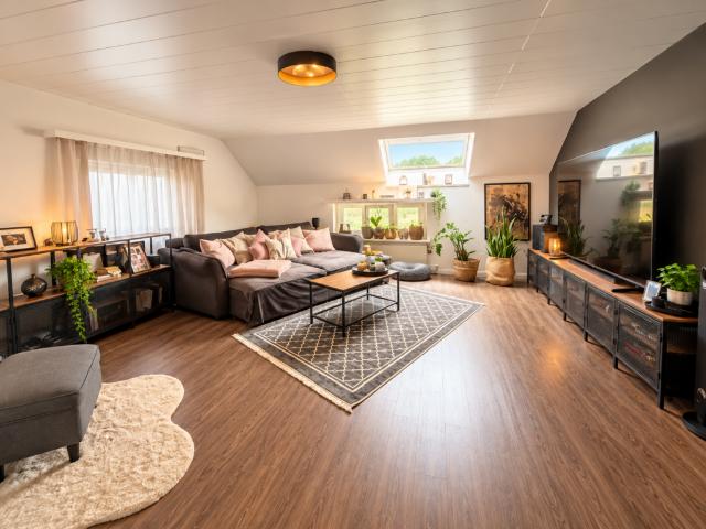 grosszügige 4 Zimmer Wohnung