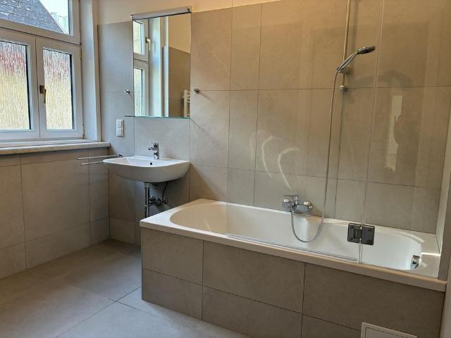 Großzügige 4 Zimmer Altbauwohnung im 18. Bezirk ideal für eine WG