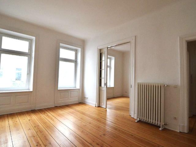 Großzügige 4 Zimmer Altbauwohnung in St. Georg