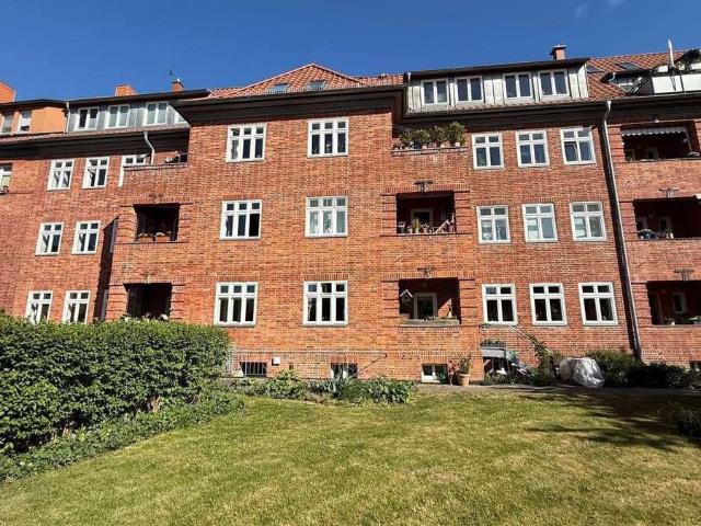 Großzügige 4 Zimmer Dachgeschosswohnung mit Galerie und Dachterrasse am Wulflamufer