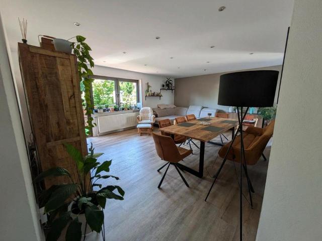 Großzügige 4 Zimmer Eigentumswohnung mit 2 Balkonen und Garage