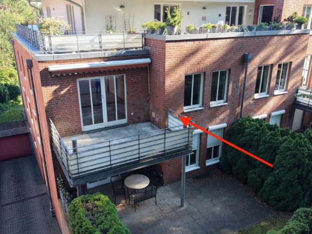 Großzügige 4 Zimmer Eigentumswohnung mit Kamin, großem Balkon und zwei TG Stellplätzen