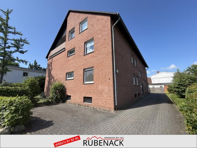 Großzügige 4 Zimmer Erdgeschosswohnung mit Terrasse in ruhiger Wohnlage