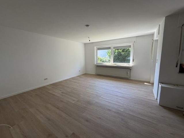 Großzügige 4 Zimmer Erdgeschosswohnung mit Terrasse in ruhiger Wohnlage