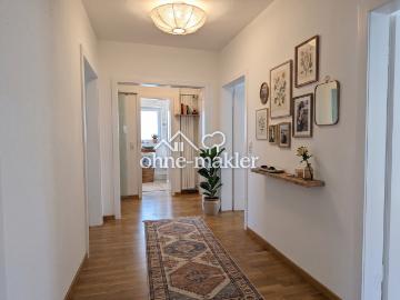 Großzügige 4 Zimmer Erdgeschosswohnung mit zwei Balkonen, zwei Bädern und Altbauflair