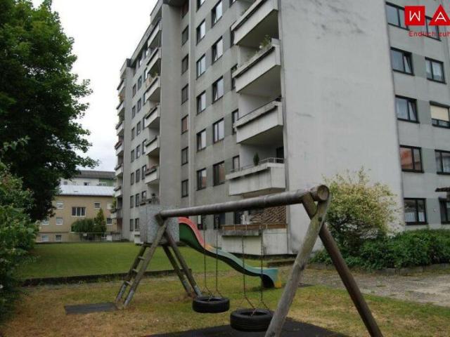 Großzügige 4 Zimmer Familienwohnung mit Balkon & Tiefgarage in zentraler Lage in Haid ab August verfügbar !
