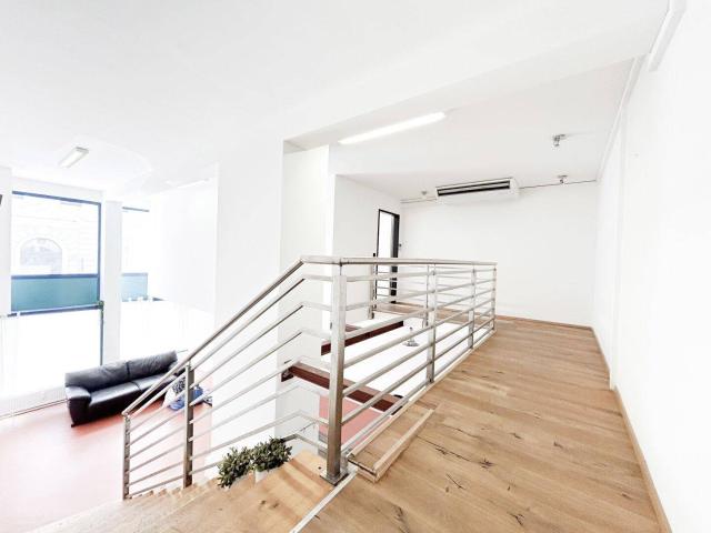 Großzügige 4 Zimmer Loftwohnung mit Galerieebene und bodentiefen Fensterfronten im 9. Bezirk